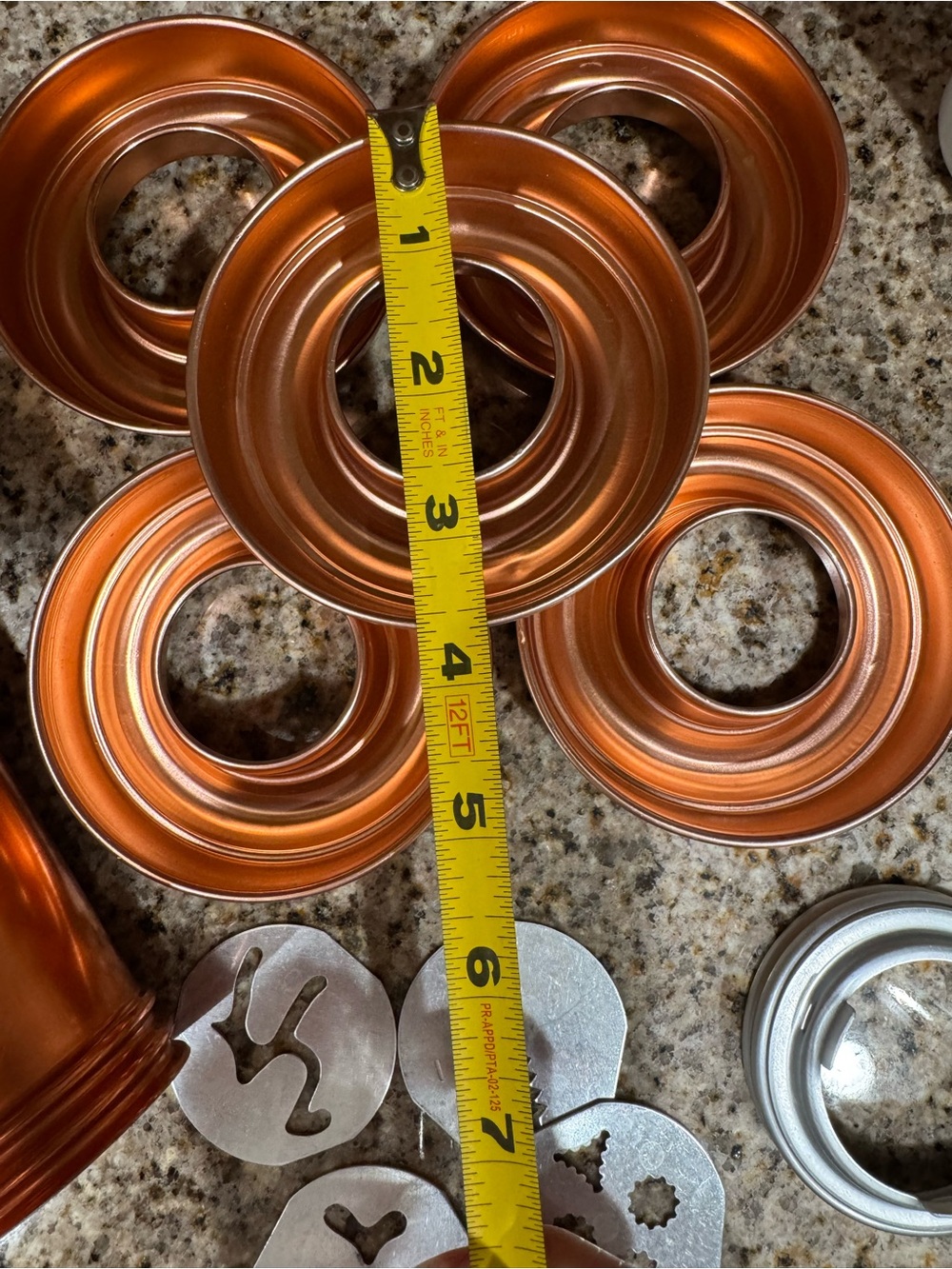 Vintage copper kitchen bundle: salt & pepper, molds & cookie press - Picture 14 of 16